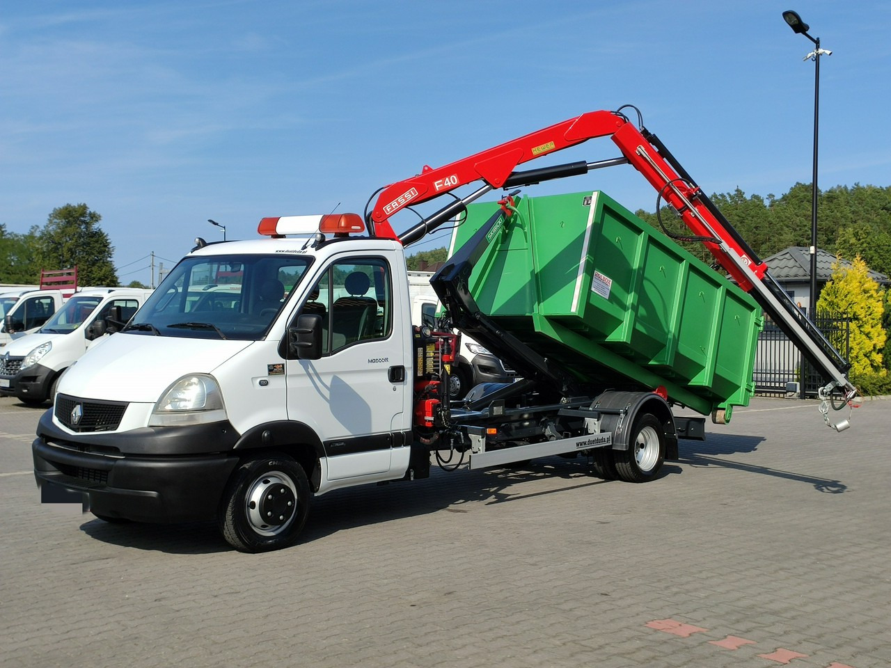 Renault Mascott 150.65 Hakowiec Skibicki HKS-4 / HDS Fassi F40 - Utilitaire benne: photos 1 Renault Mascott 150.65 Hakowiec Skibicki HKS-4 / HDS Fassi F40 - Utilitaire benne: photos 1