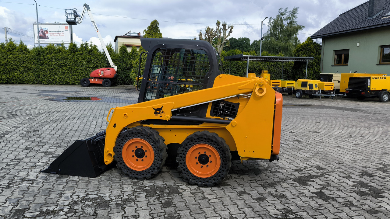 BOBCAT S450 - Mini chargeuse: photos 4 BOBCAT S450 - Mini chargeuse: photos 4