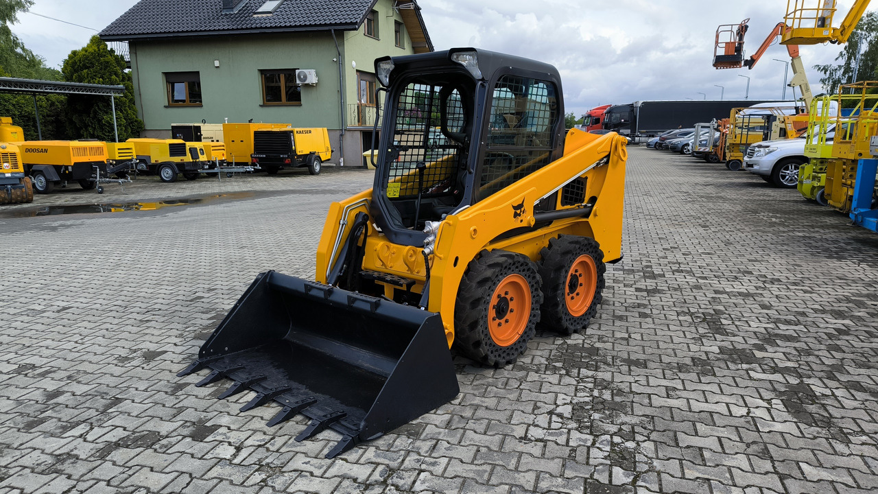 BOBCAT S450 - Mini chargeuse: photos 3 BOBCAT S450 - Mini chargeuse: photos 3