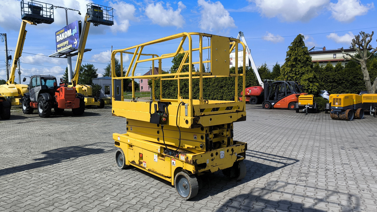 HAULOTTE Compact 10 - Nacelle ciseaux: photos 1 HAULOTTE Compact 10 - Nacelle ciseaux: photos 1