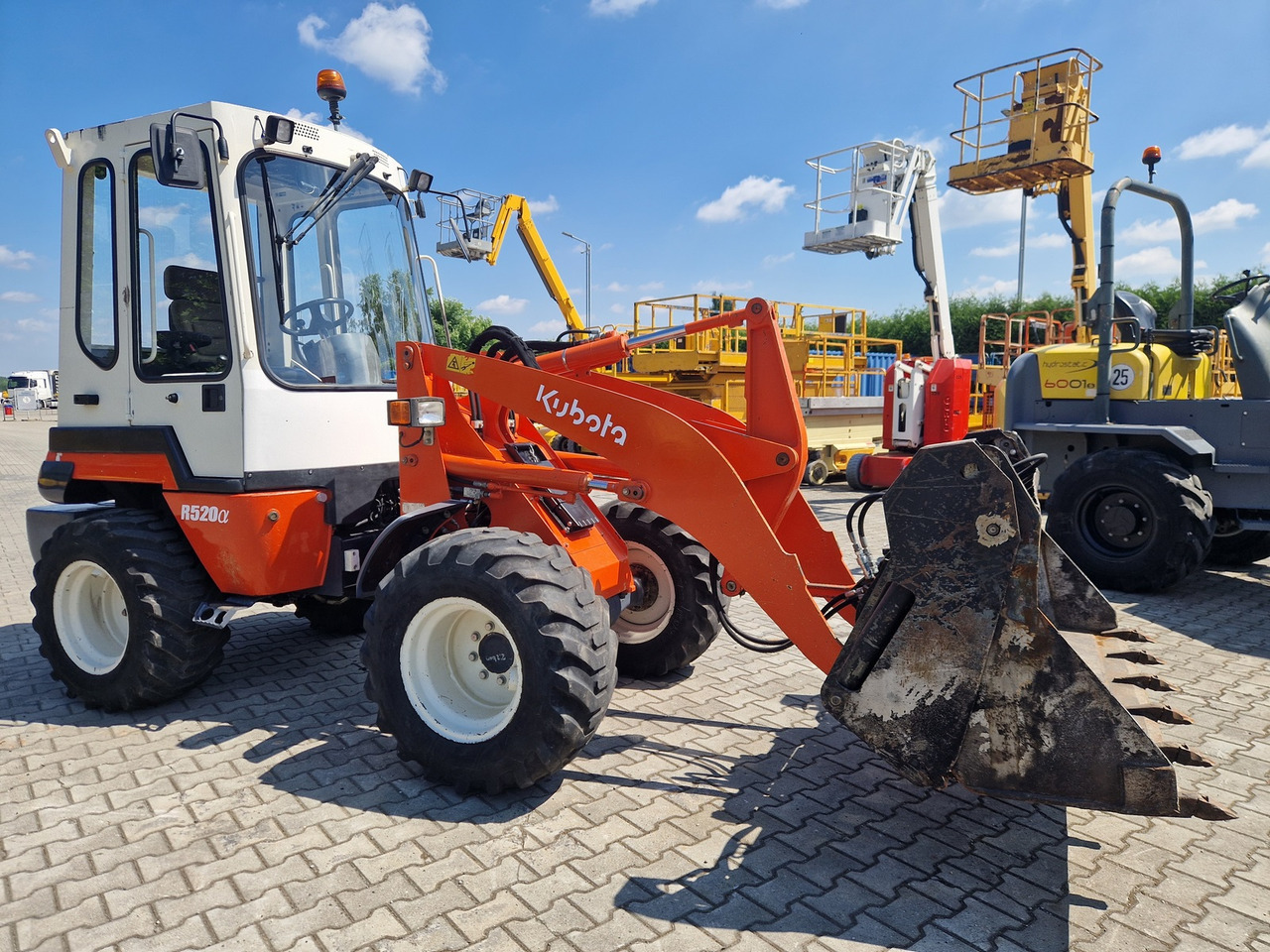 KUBOTA R520N - Chargeuse sur pneus: photos 4 KUBOTA R520N - Chargeuse sur pneus: photos 4