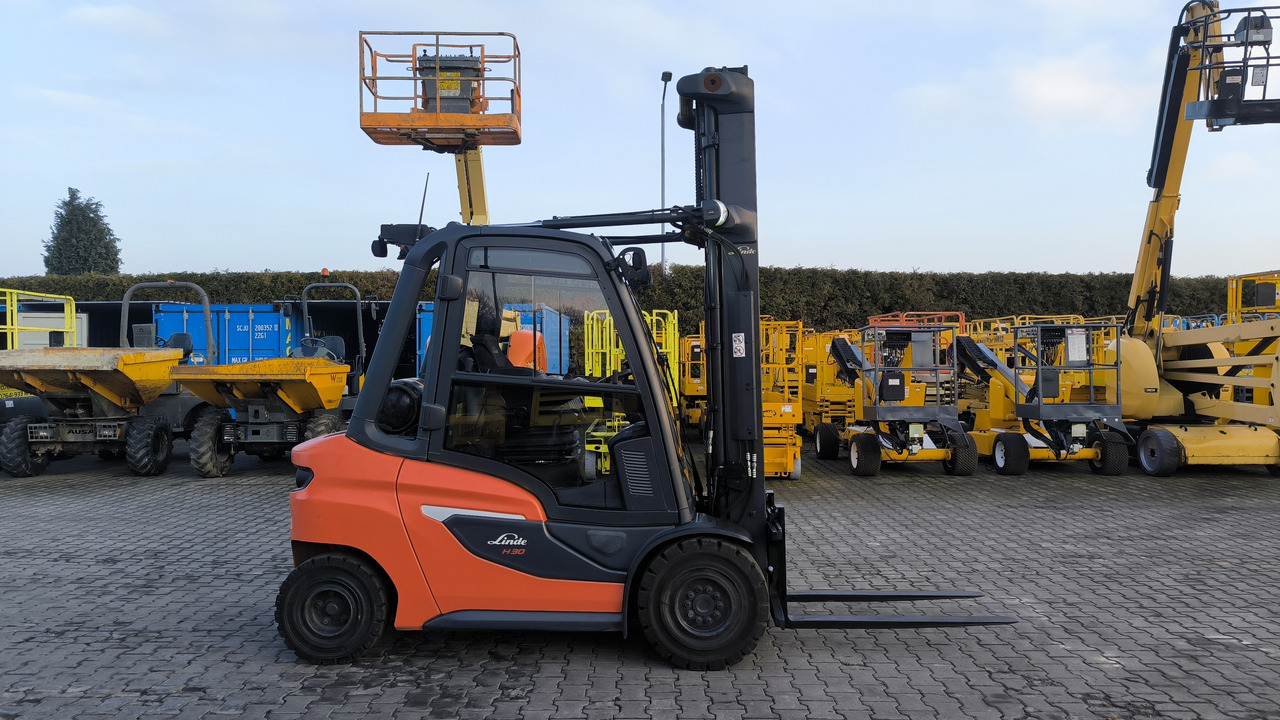 LINDE H 30 T – 01 - Chariot élévateur à gaz: photos 4 LINDE H 30 T – 01 - Chariot élévateur à gaz: photos 4