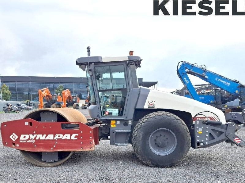 Dynapac CA 3500 D CP - Compacteur à pieds de mouton/ Monocylindre: photos 1 Dynapac CA 3500 D CP - Compacteur à pieds de mouton/ Monocylindre: photos 1