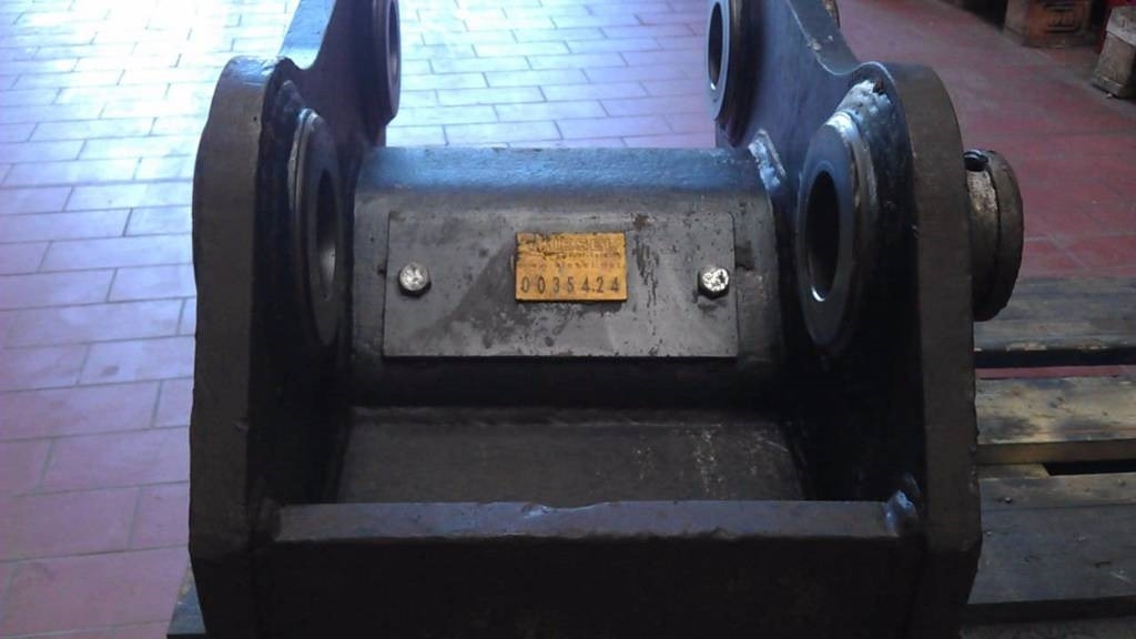 Nado Hitachi ZX110 - ZX135 - ZX140 - ZX145 - Attache rapide pour Engins de chantier: photos 3 Nado Hitachi ZX110 - ZX135 - ZX140 - ZX145 - Attache rapide pour Engins de chantier: photos 3