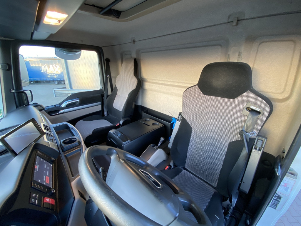 MAN TGM 12.290 4x2 BL / Palfinger LBW - Camion fourgon: photos 5 MAN TGM 12.290 4x2 BL / Palfinger LBW - Camion fourgon: photos 5