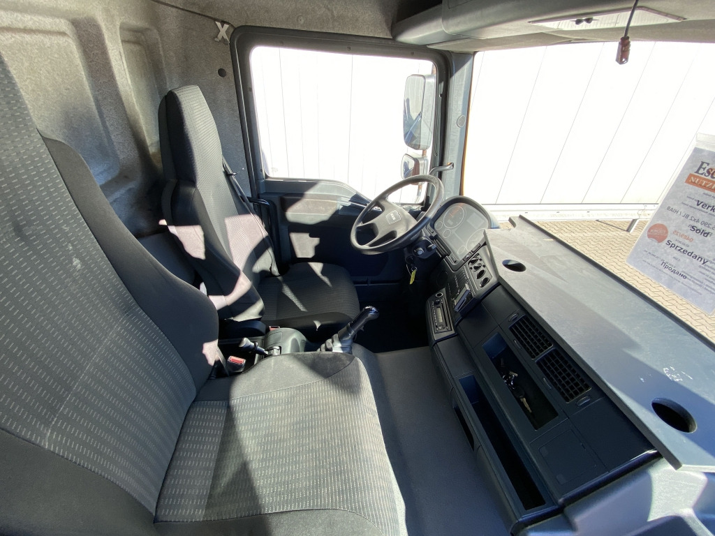 Camion plateau, Camion grue MAN TGM 15.290 4x2 BL / HIAB Faltkran: photos 21