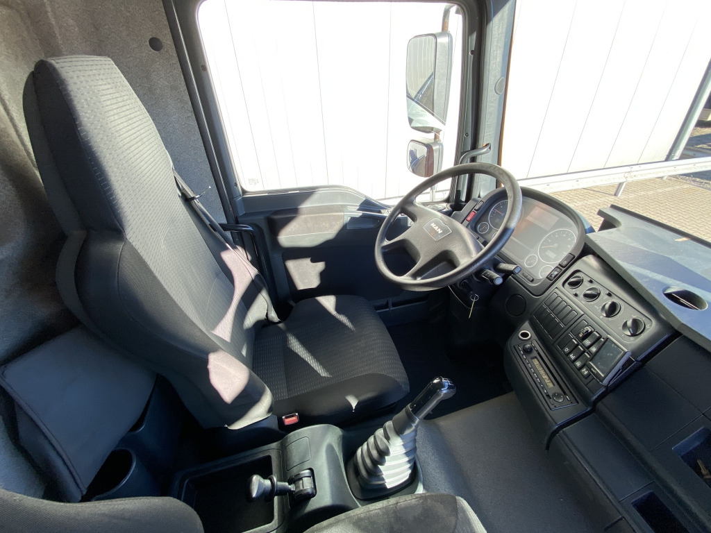 Camion plateau, Camion grue MAN TGM 15.290 4x2 BL / HIAB Faltkran: photos 22