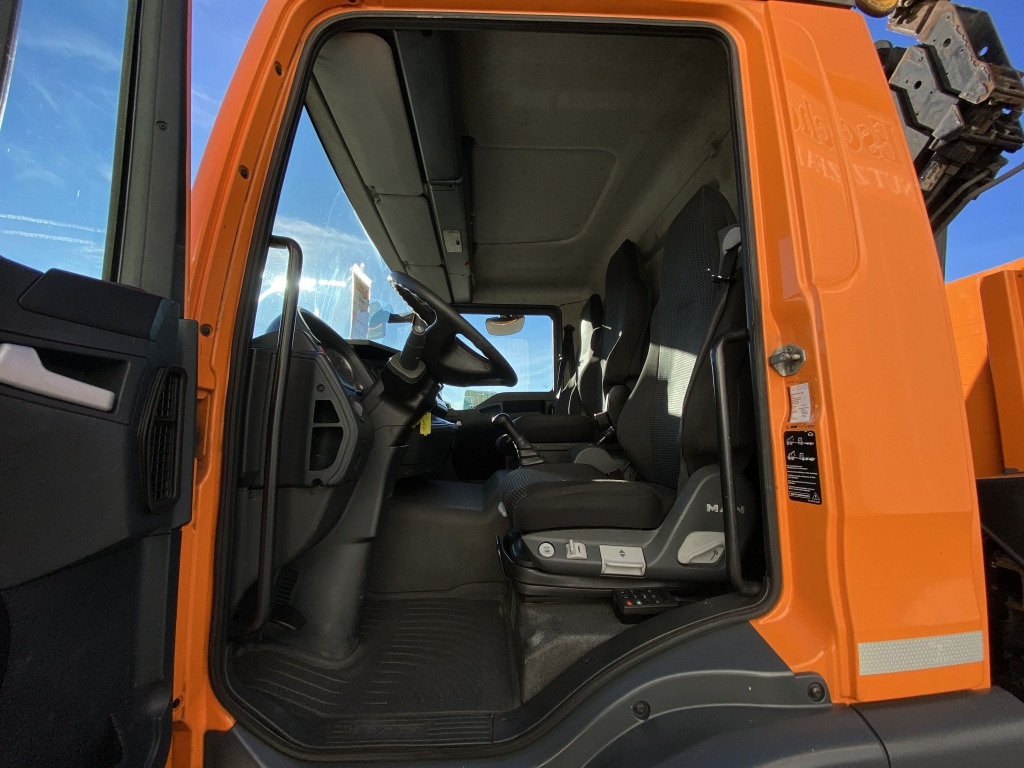 Camion plateau, Camion grue MAN TGM 15.290 4x2 BL / HIAB Faltkran: photos 17