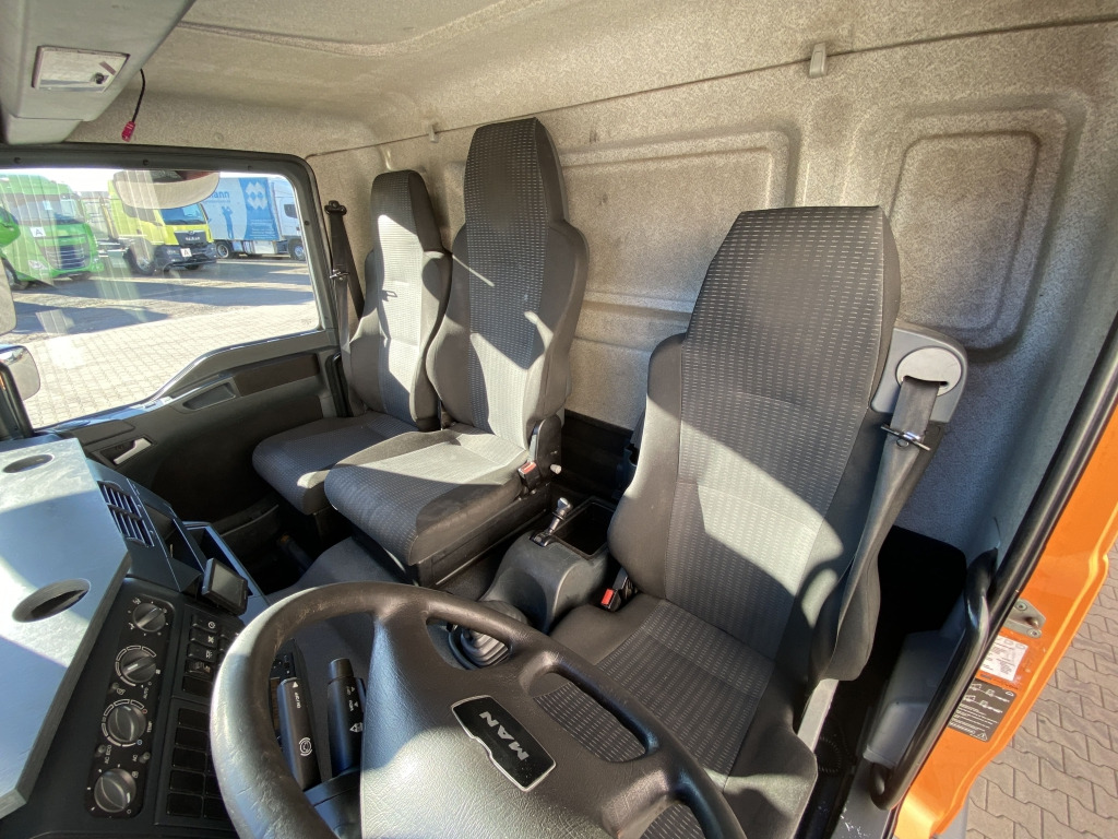 Camion plateau, Camion grue MAN TGM 15.290 4x2 BL / HIAB Faltkran: photos 19