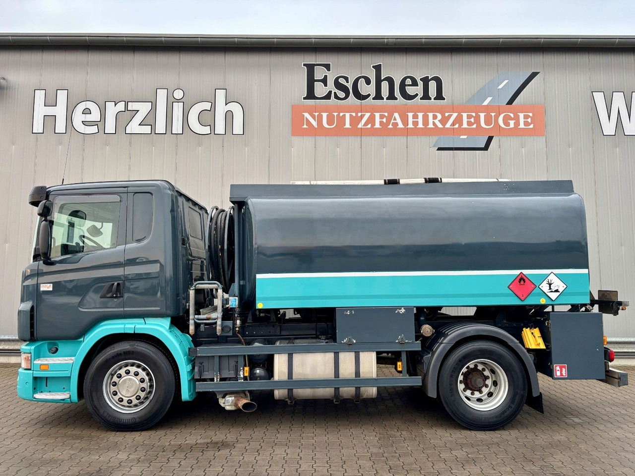Scania G420 Esterer A3 | 2x Kammern*Oben/Unten*Retarder - Camion citerne: photos 2 Scania G420 Esterer A3 | 2x Kammern*Oben/Unten*Retarder - Camion citerne: photos 2