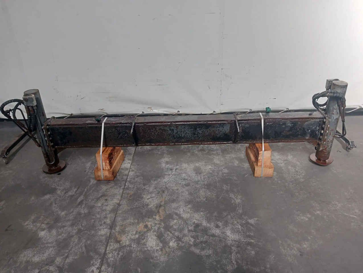 Estabilizador fijo a 2.300 mm - Accessoire pour Grue: photos 1 Estabilizador fijo a 2.300 mm - Accessoire pour Grue: photos 1