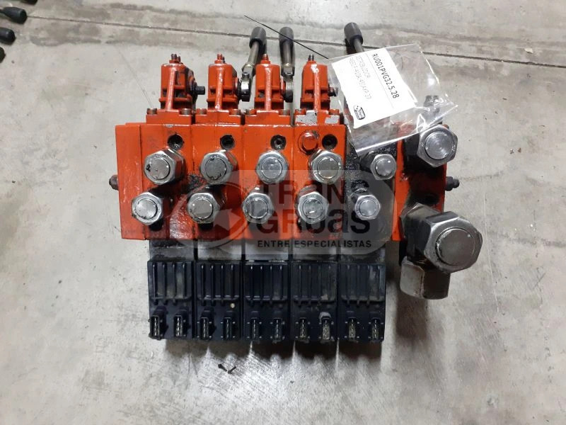 Grúa F450AXP.27 solo para recambios - Grue: photos 4 Grúa F450AXP.27 solo para recambios - Grue: photos 4