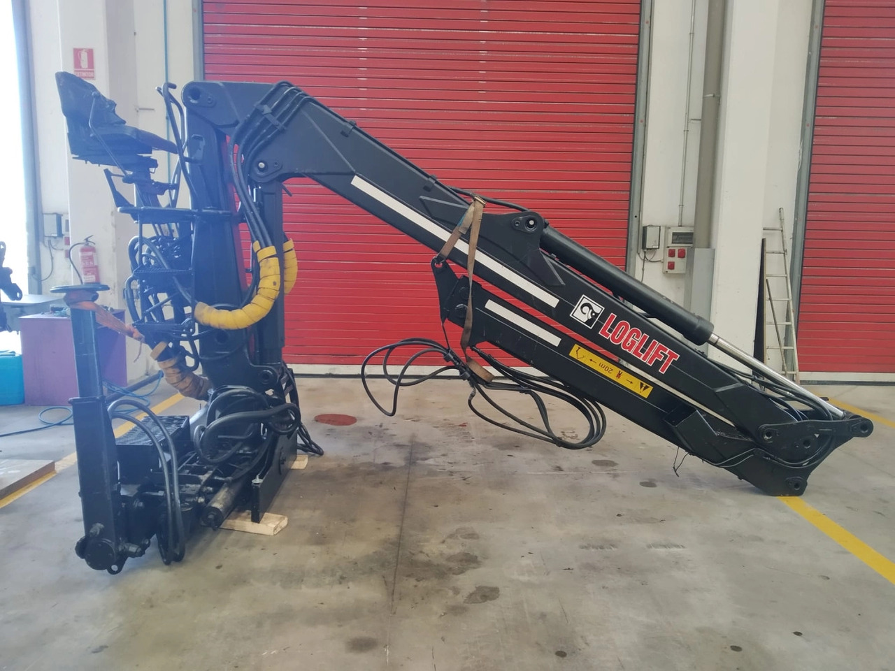 Grúa LOGLIFT 120S79R - Grue auxiliaire pour Camion: photos 4 Grúa LOGLIFT 120S79R - Grue auxiliaire pour Camion: photos 4