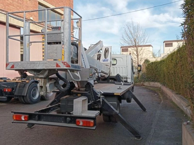 MULTITEL NISSAN NT 400 + HX 195 - Camion avec nacelle: photos 2 MULTITEL NISSAN NT 400 + HX 195 - Camion avec nacelle: photos 2