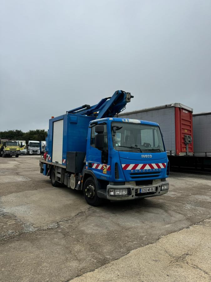 Iveco Eurocargo 100E19 - Camion avec nacelle: photos 3 Iveco Eurocargo 100E19 - Camion avec nacelle: photos 3