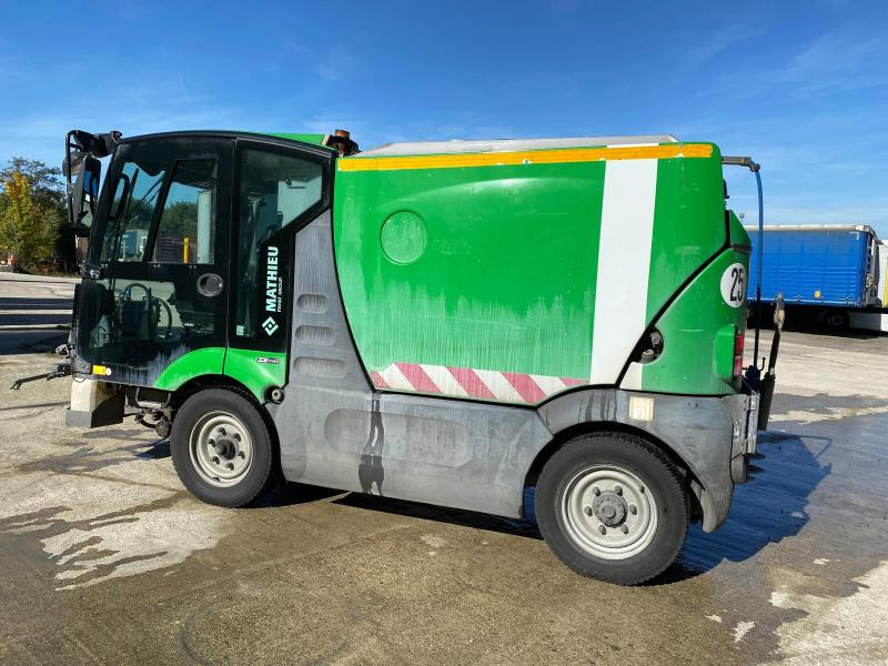 Mathieu Azura MC210 - Balayeuse de voirie: photos 5 Mathieu Azura MC210 - Balayeuse de voirie: photos 5