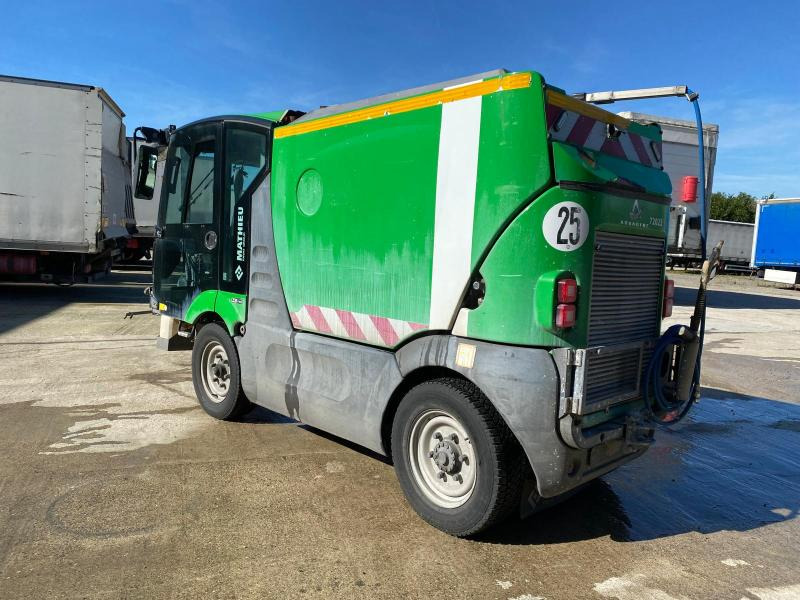 Mathieu Azura MC210 - Balayeuse de voirie: photos 4 Mathieu Azura MC210 - Balayeuse de voirie: photos 4