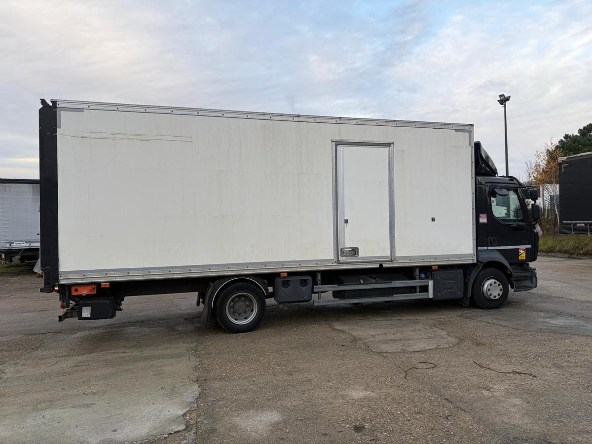 Renault D-Series 240.12 - Camion fourgon: photos 4 Renault D-Series 240.12 - Camion fourgon: photos 4