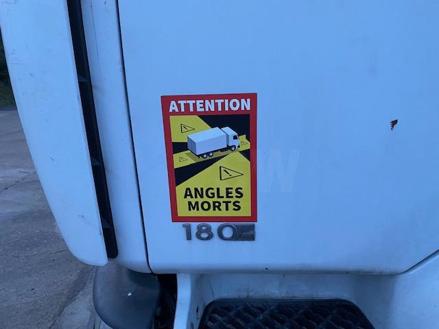 Renault Midlum 180 - Camion fourgon: photos 4 Renault Midlum 180 - Camion fourgon: photos 4