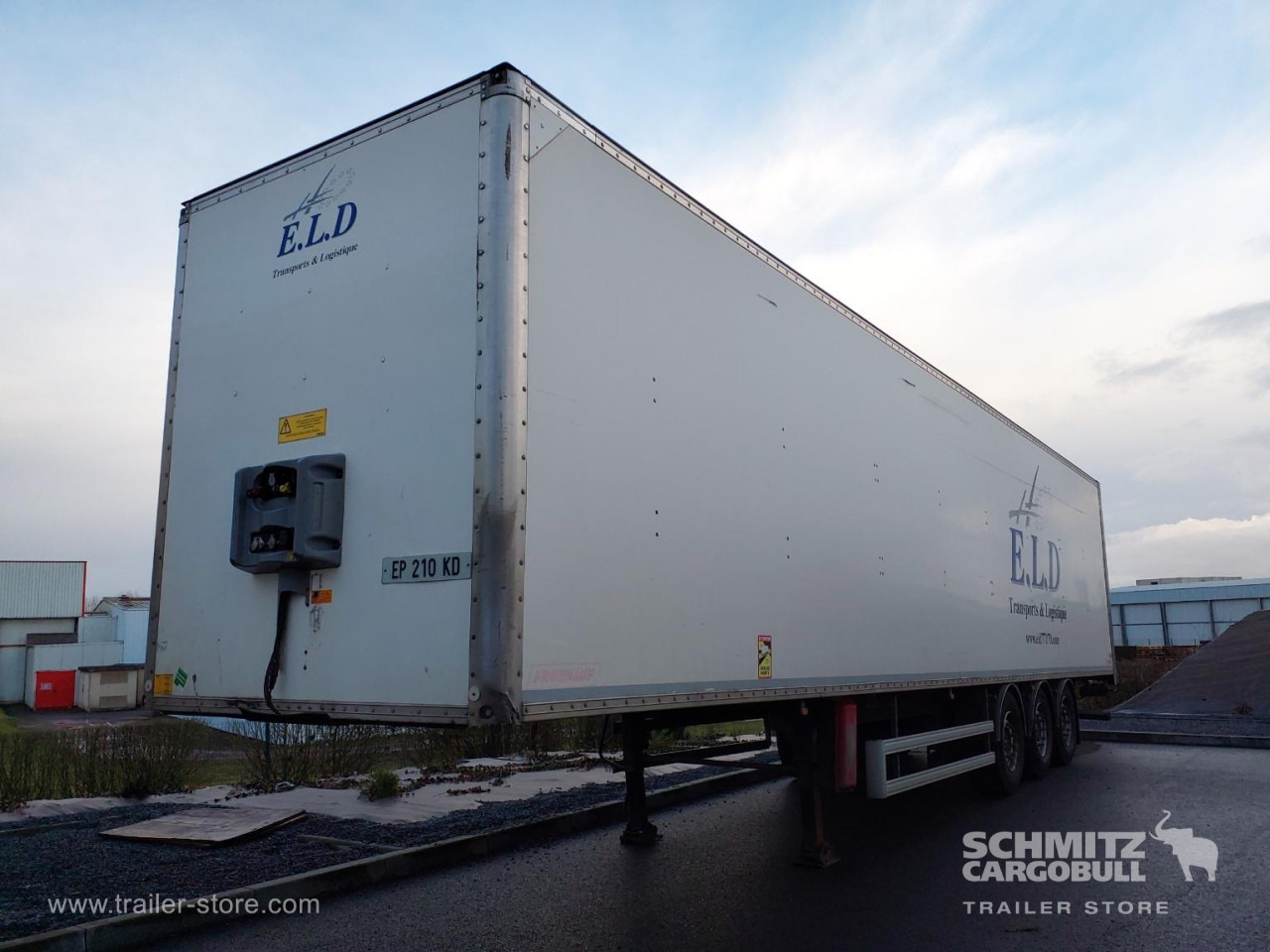 FRUEHAUF Dryfreight Standard Roller shutter door - Semi-remorque fourgon: photos 1 FRUEHAUF Dryfreight Standard Roller shutter door - Semi-remorque fourgon: photos 1