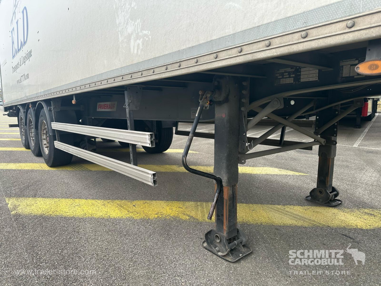 FRUEHAUF Dryfreight Standard Roller shutter door - Semi-remorque fourgon: photos 2 FRUEHAUF Dryfreight Standard Roller shutter door - Semi-remorque fourgon: photos 2