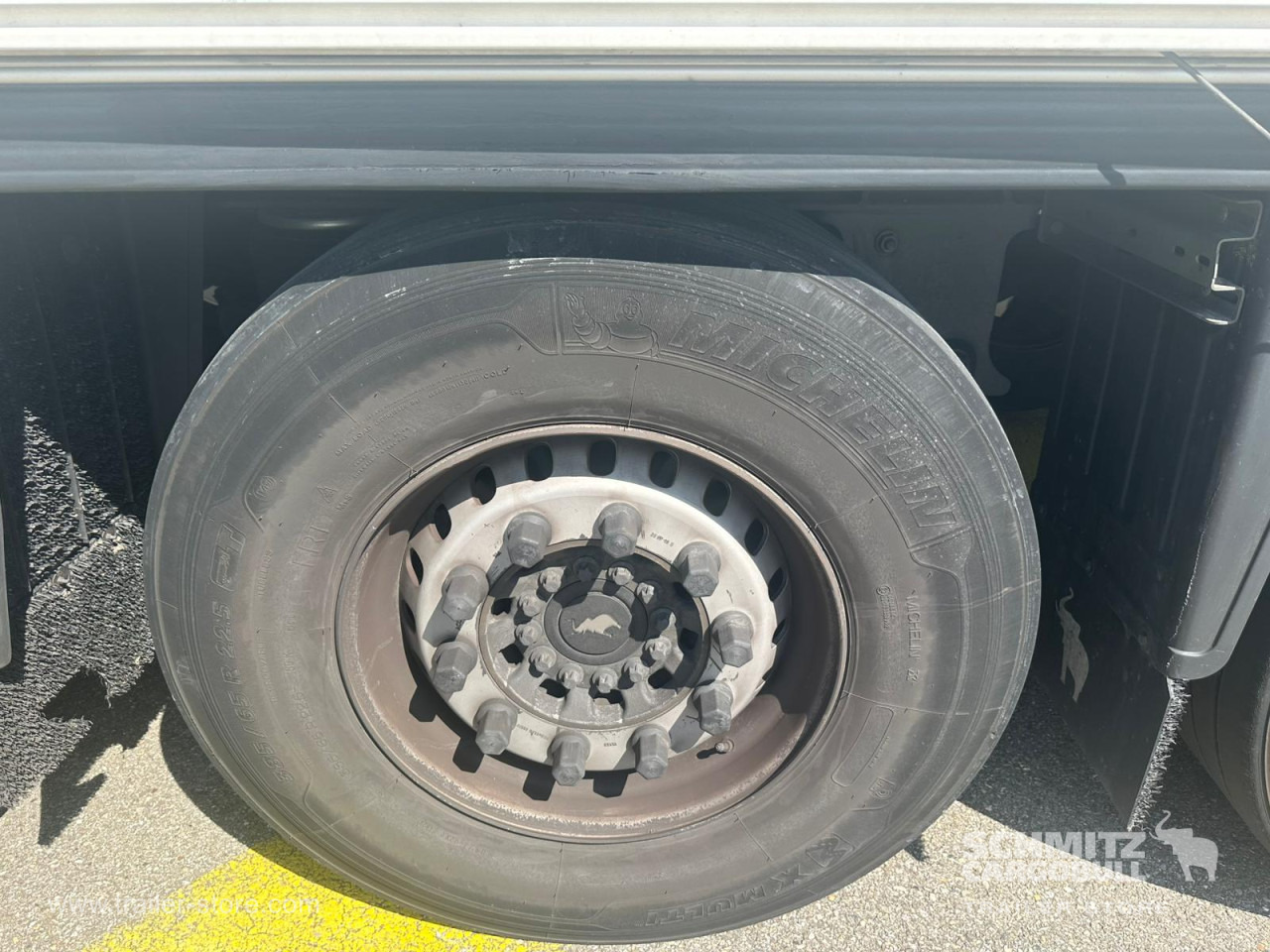 SCHMITZ Frigo standard Taillift - Semi-remorque isothermique: photos 3 SCHMITZ Frigo standard Taillift - Semi-remorque isothermique: photos 3