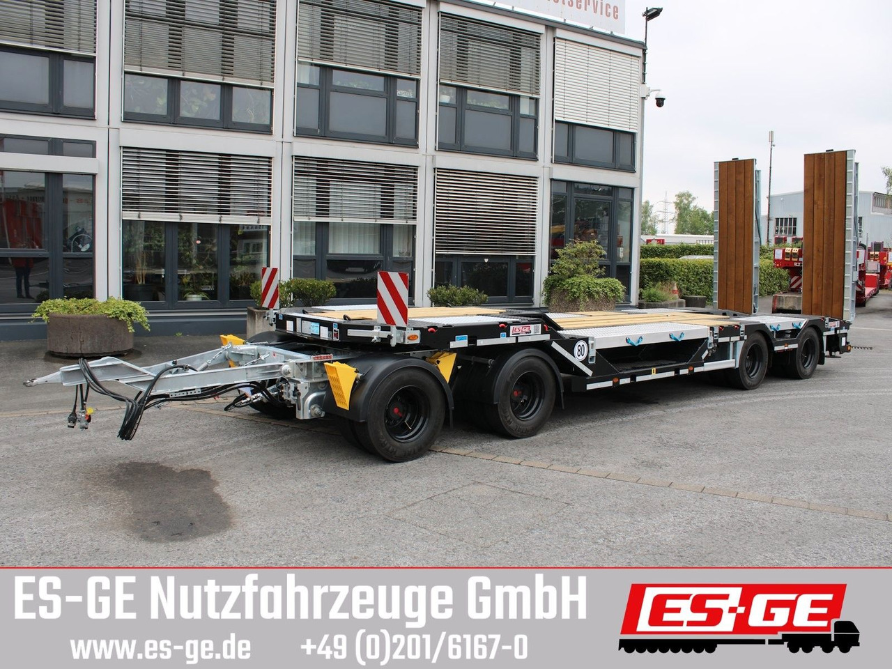 Schwarzmüller Tieflader mit gekröpftem Plateau - Remorque porte-engin surbaissée: photos 1 Schwarzmüller Tieflader mit gekröpftem Plateau - Remorque porte-engin surbaissée: photos 1