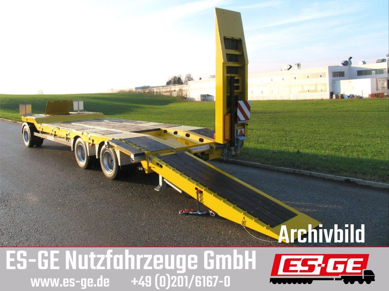 Schwarzmüller Tieflader mit gekröpftem Plateau - Remorque porte-engin surbaissée: photos 2 Schwarzmüller Tieflader mit gekröpftem Plateau - Remorque porte-engin surbaissée: photos 2