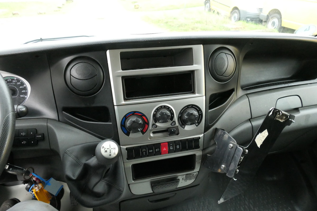 Fourgon grand volume IVECO Daily 35 S11 C30C AUTOMATIK KAMERA MAXI Regale D: photos 8