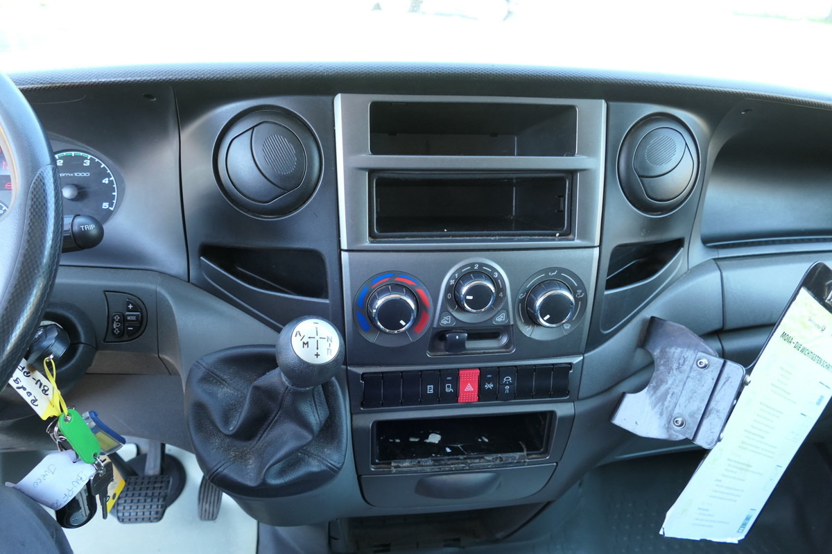 Fourgon grand volume IVECO Daily 35 S11 C30C AUTOMATIK KAMERA Regale LUFT D: photos 10
