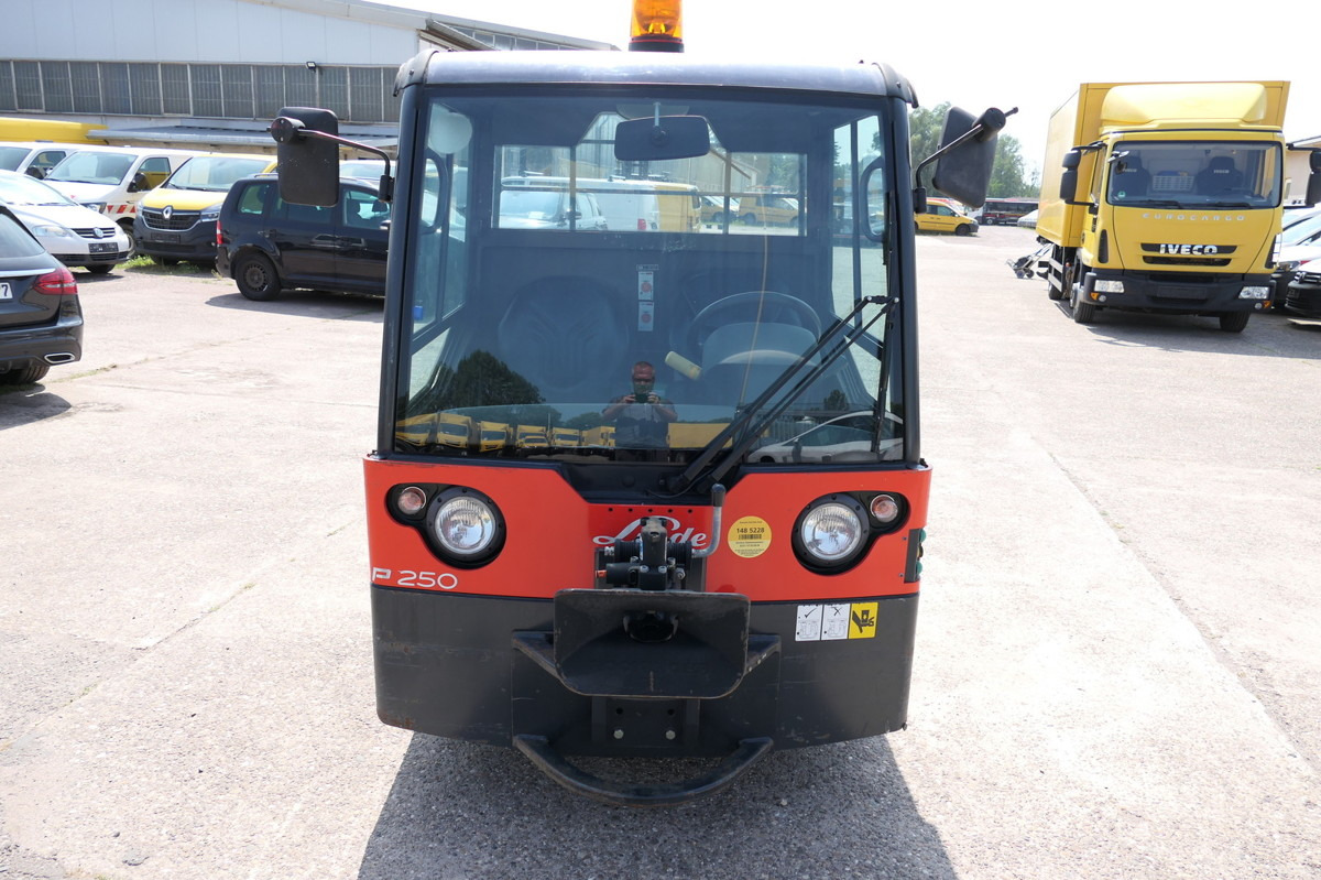 LINDE P250 Schlepper AHK Batterie 50/2020 - Chariot tracteur: photos 2 LINDE P250 Schlepper AHK Batterie 50/2020 - Chariot tracteur: photos 2