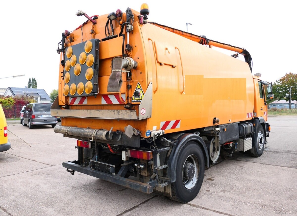 MAN 18.285 LLC LE280B ZW SCHIENENREINIGER SCHÖRLING - Camion hydrocureur: photos 3 MAN 18.285 LLC LE280B ZW SCHIENENREINIGER SCHÖRLING - Camion hydrocureur: photos 3