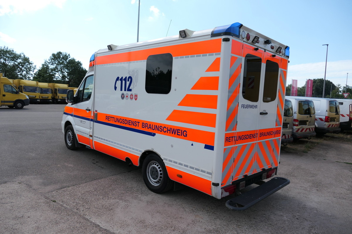MERCEDES-BENZ 319 Sprinter 6-Zylinder Rettungswagen Strobel - Ambulance: photos 4 MERCEDES-BENZ 319 Sprinter 6-Zylinder Rettungswagen Strobel - Ambulance: photos 4