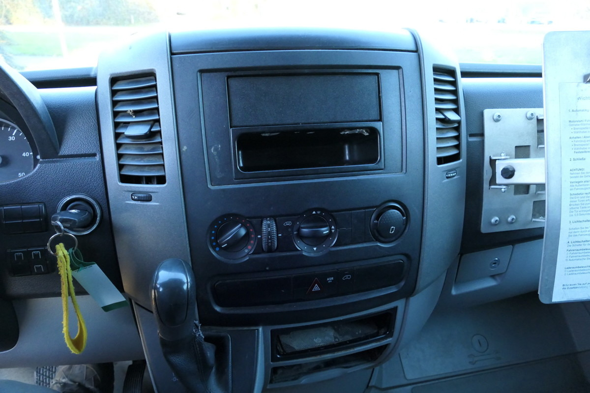 Fourgon grand volume MERCEDES-BENZ SPRINTER 310 CDI MAXI EURO-5 KOFFER REGALE KAMER: photos 10 Fourgon grand volume MERCEDES-BENZ SPRINTER 310 CDI MAXI EURO-5 KOFFER REGALE KAMER: photos 10