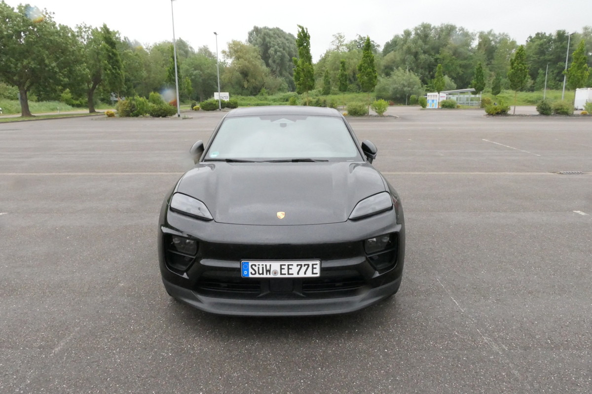 PORSCHE Macan 4 Electric - Bose Soundsystem Kombilimousi - SUV: photos 3 PORSCHE Macan 4 Electric - Bose Soundsystem Kombilimousi - SUV: photos 3