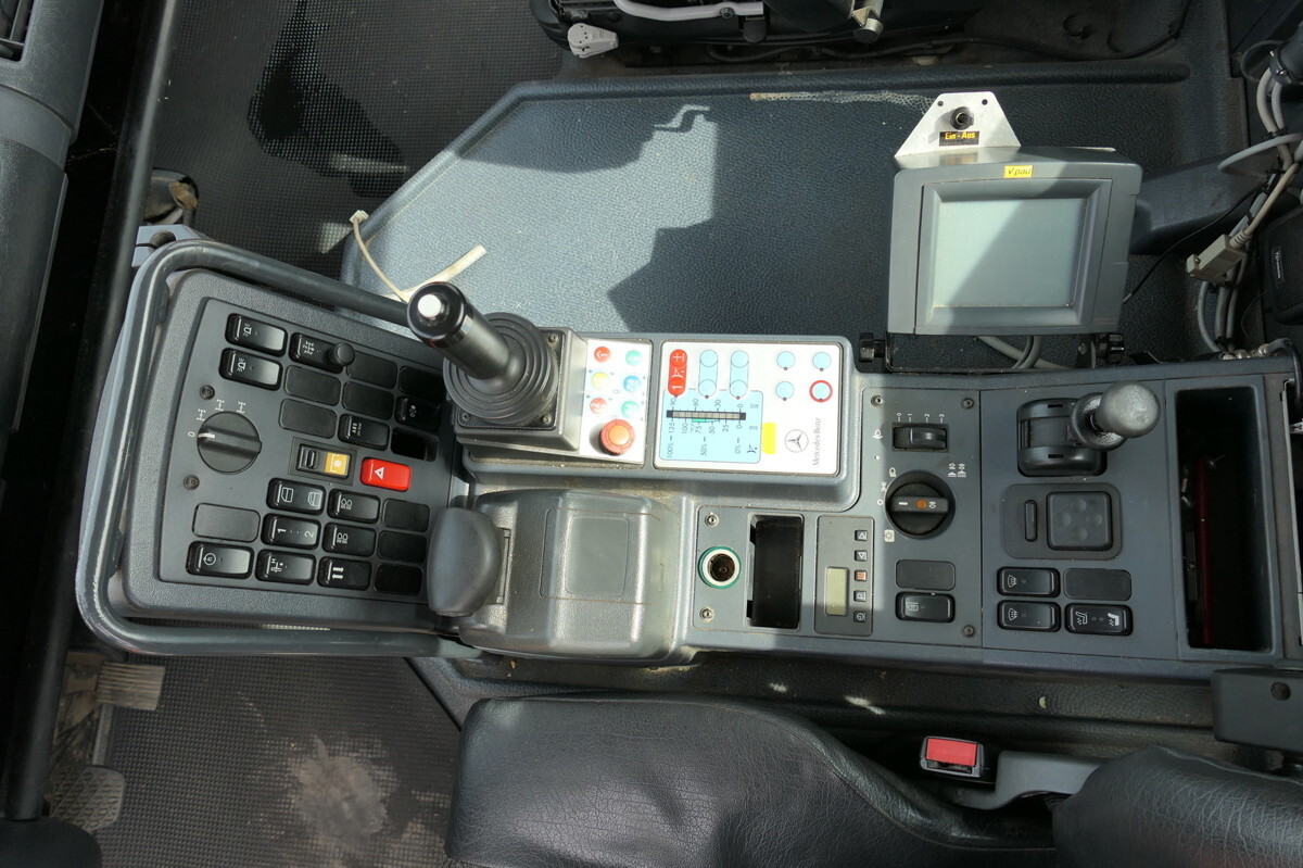 Camion plateau, Véhicule de voirie/ Spécial UNIMOG U400  405/12 AHK KLIMA ZAPFWELLE vorn SFZ KOMMUN: photos 15