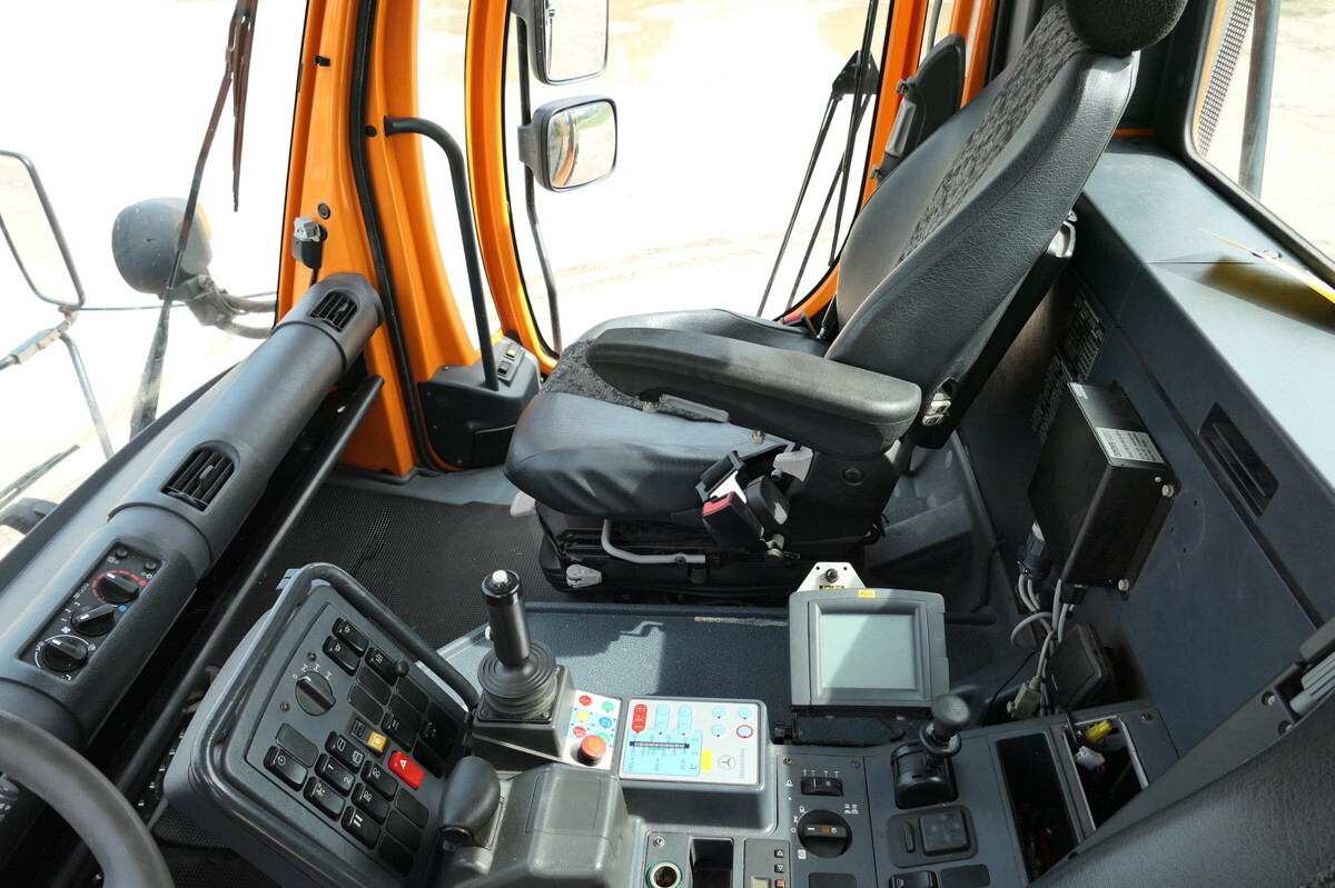 Camion plateau, Véhicule de voirie/ Spécial UNIMOG U400  405/12 AHK KLIMA ZAPFWELLE vorn SFZ KOMMUN: photos 14