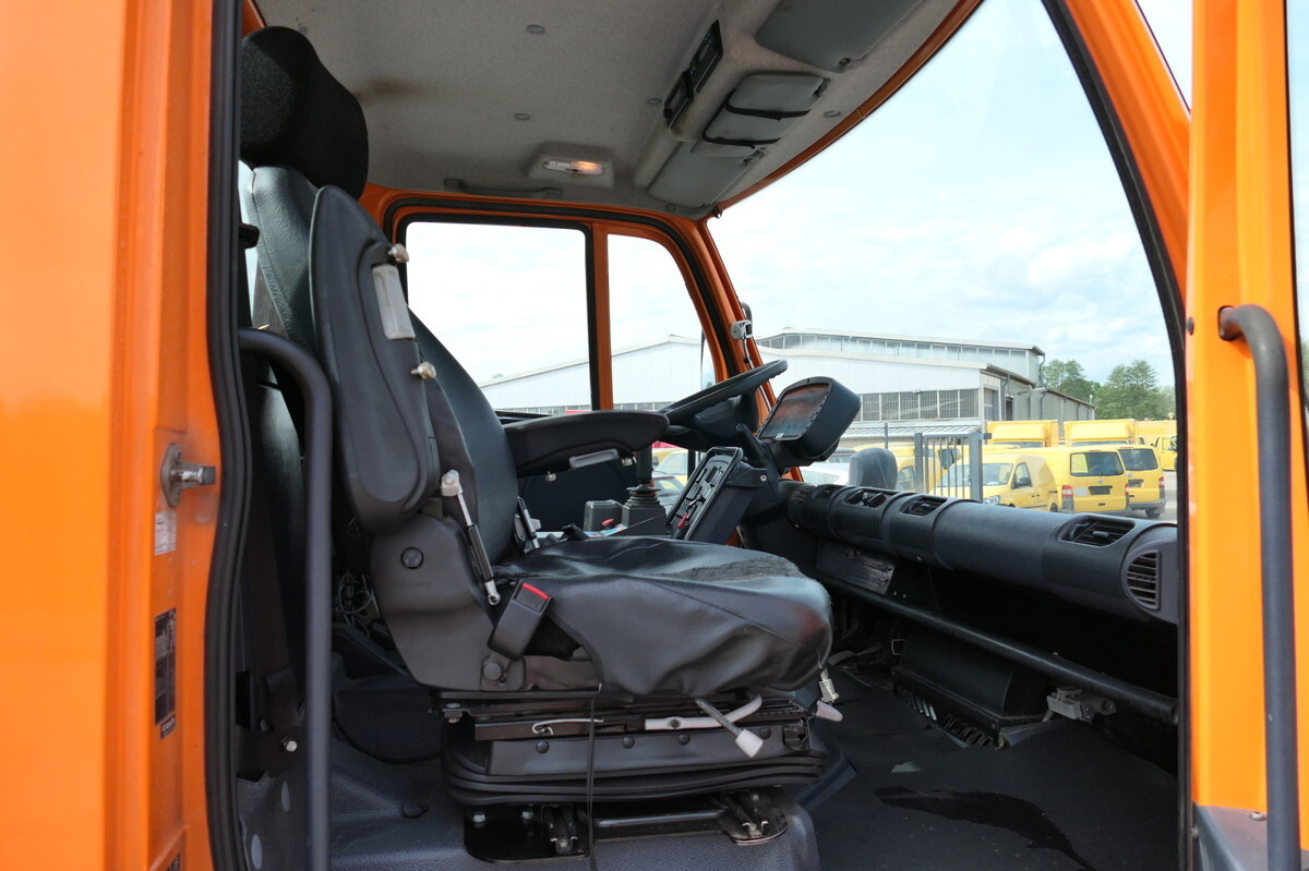 Camion plateau, Véhicule de voirie/ Spécial UNIMOG U400  405/12 AHK KLIMA ZAPFWELLE vorn SFZ KOMMUN: photos 10
