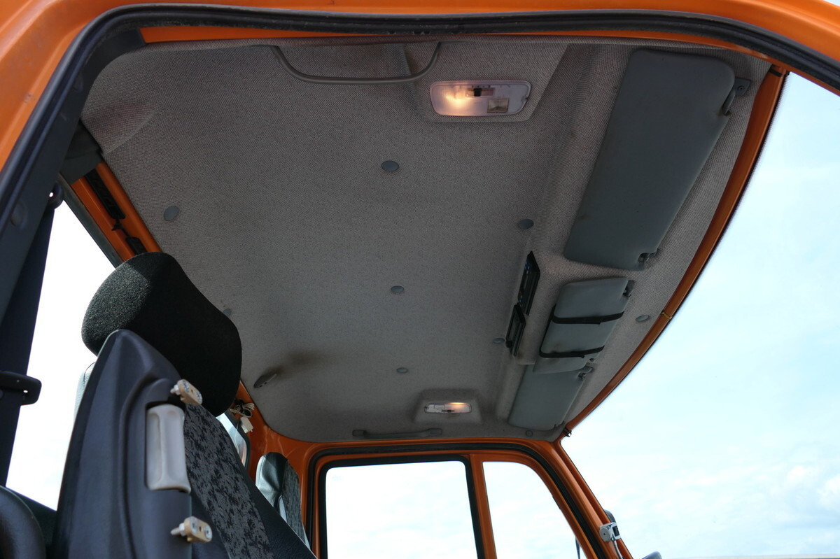 Camion plateau, Véhicule de voirie/ Spécial UNIMOG U400  405/12 AHK KLIMA ZAPFWELLE vorn SFZ KOMMUN: photos 9