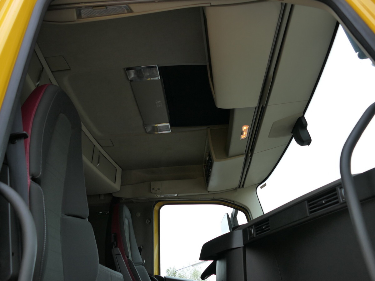 Camion fourgon VOLVO FH 26.420 6x2 BDF: photos 7