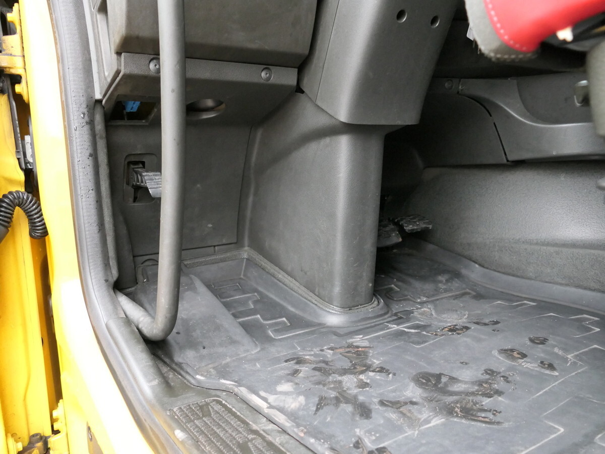 Camion fourgon VOLVO FH 26.420 6x2 BDF: photos 17