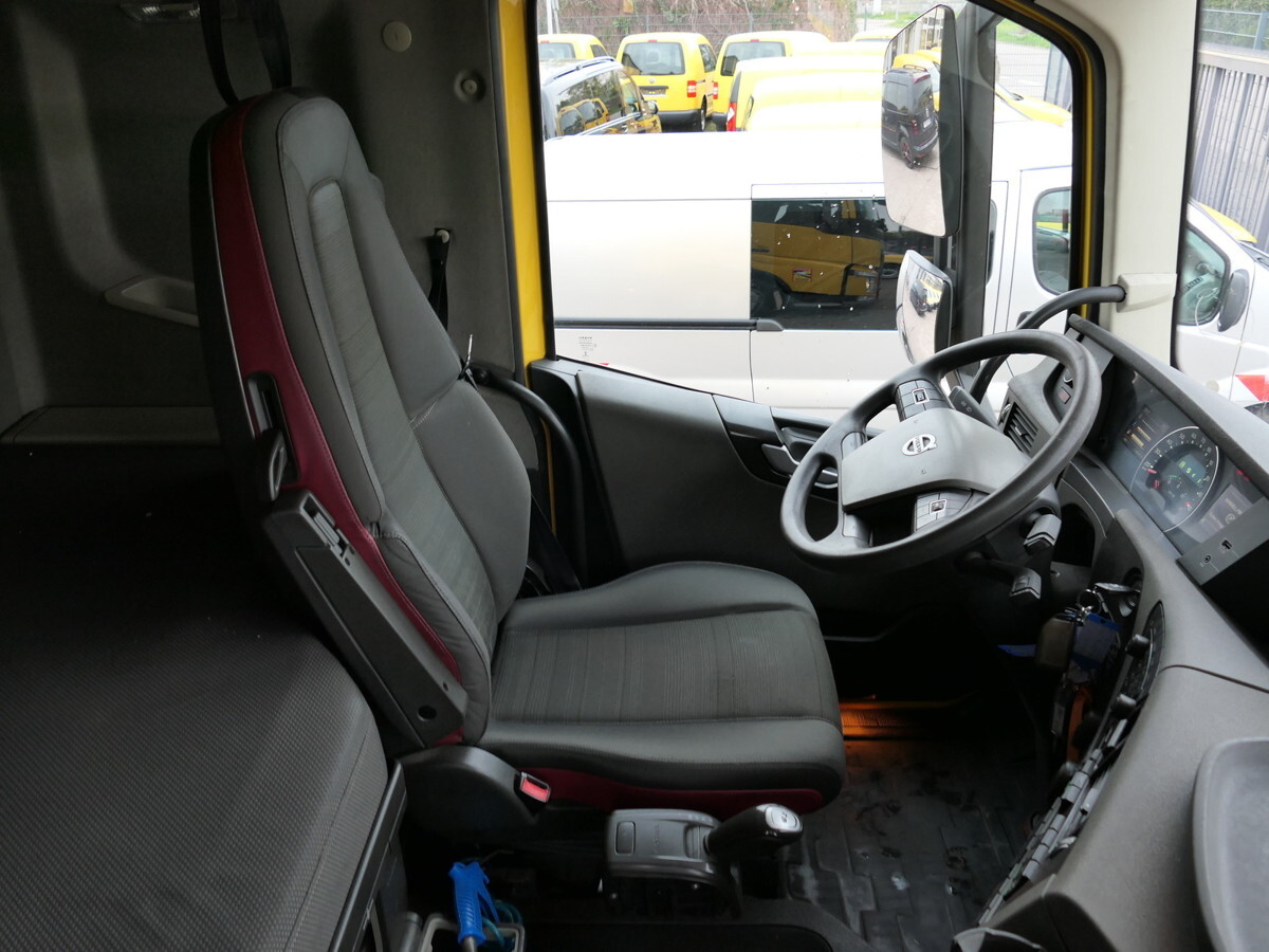 Photo d'intérieur 1: Camion fourgon VOLVO FH 26.420 6x2 BDF