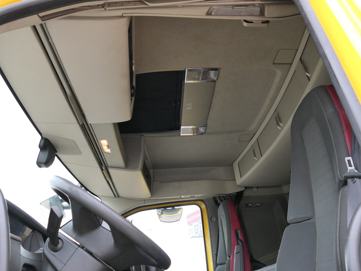 Photo d'intérieur 2: Camion fourgon VOLVO FH 26.420 6x2 BDF