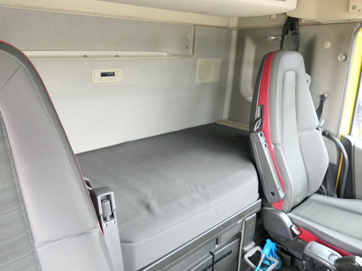 Camion fourgon VOLVO FH 26.420 6x2 BDF: photos 10