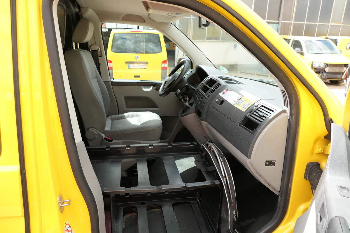 Photo d'intérieur 1: Fourgonnette VW T5 Transporter 2.0 TDI EURO-5 CoC PARKTRONIK