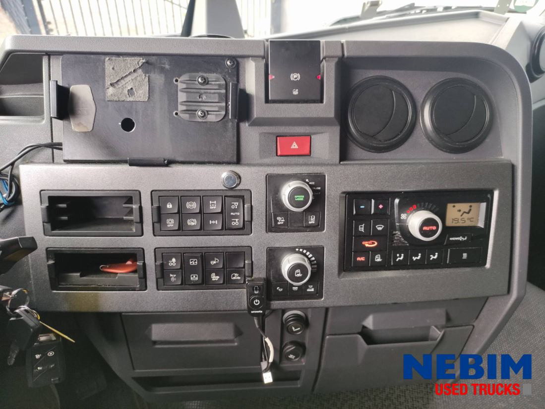Renault T380 6x2 - 9.52mtr. box - Taillift 2000Kg - Camion fourgon: photos 5 Renault T380 6x2 - 9.52mtr. box - Taillift 2000Kg - Camion fourgon: photos 5