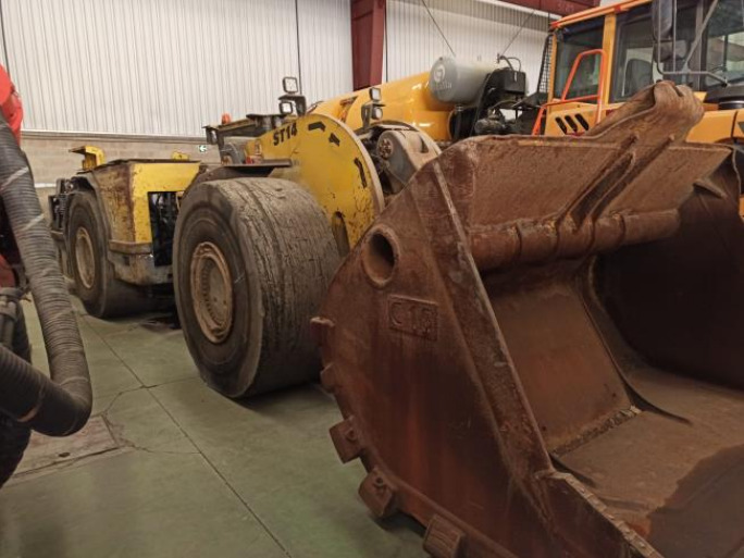 Atlas Copco ST14 - Machine d'exploitation minière: photos 1 Atlas Copco ST14 - Machine d'exploitation minière: photos 1