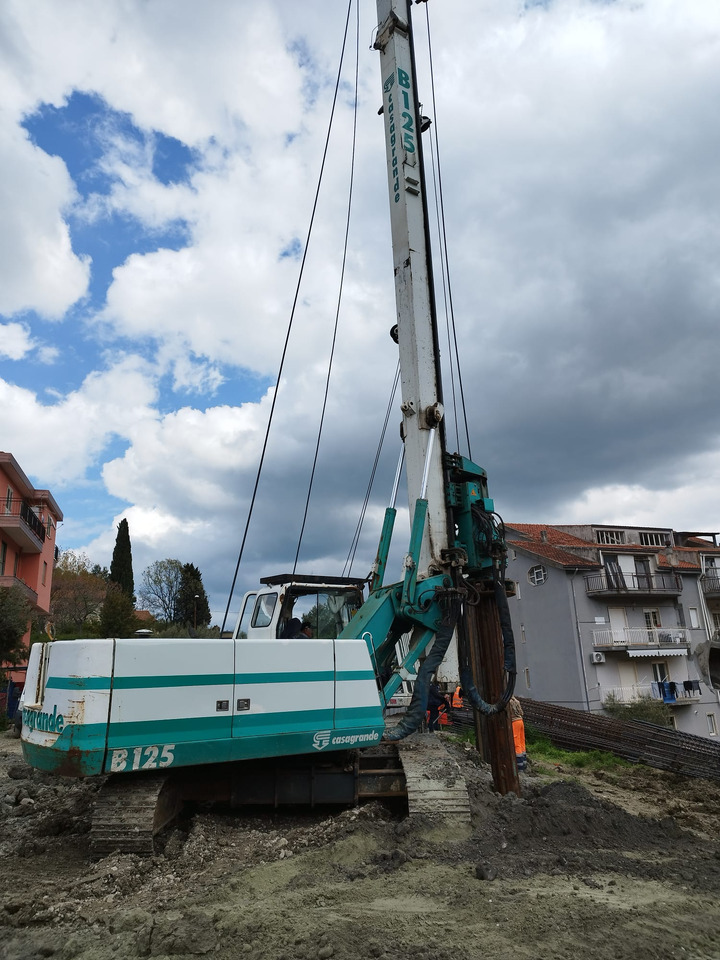 Casagrande B125 - Mât de battage: photos 4 Casagrande B125 - Mât de battage: photos 4