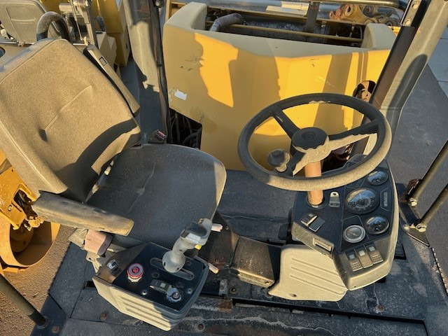 Caterpillar CB-543D XW - Compacteur: photos 5 Caterpillar CB-543D XW - Compacteur: photos 5