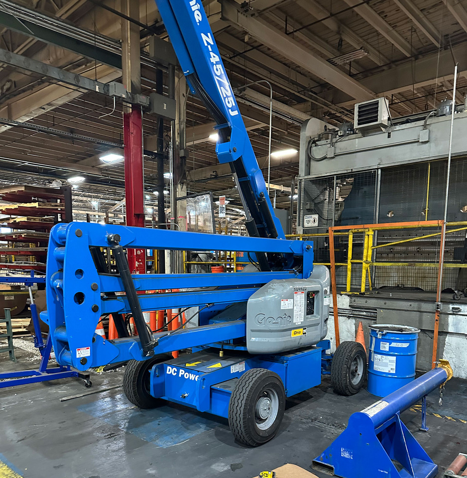 Genie Z-45/25J - Chargeuse sur pneus télescopique: photos 2 Genie Z-45/25J - Chargeuse sur pneus télescopique: photos 2